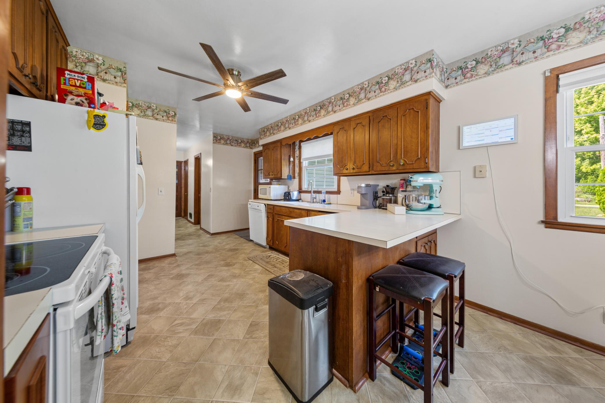 12 kitchen.jpg