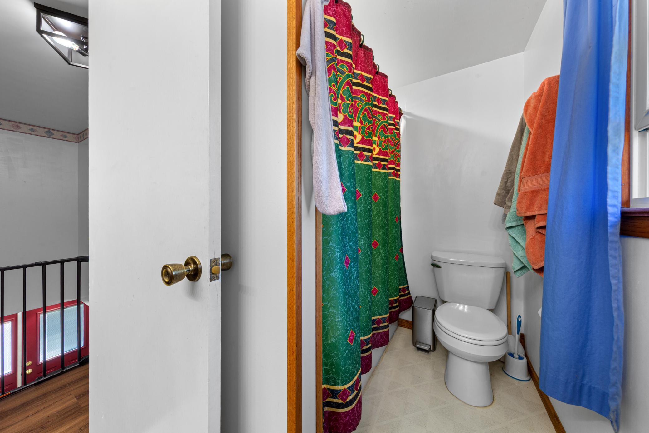 21 bathroom.jpg