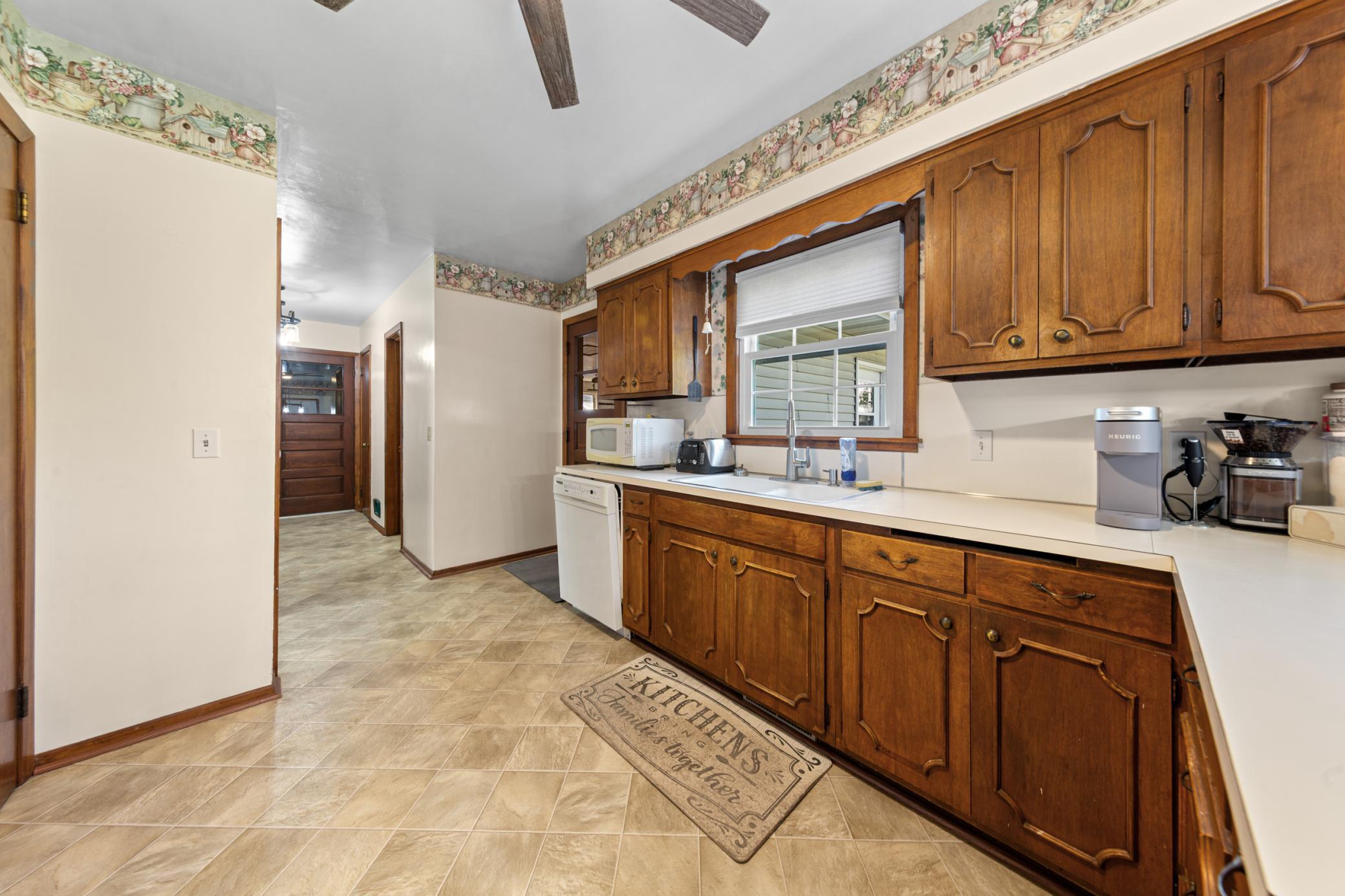 13 kitchen.jpg