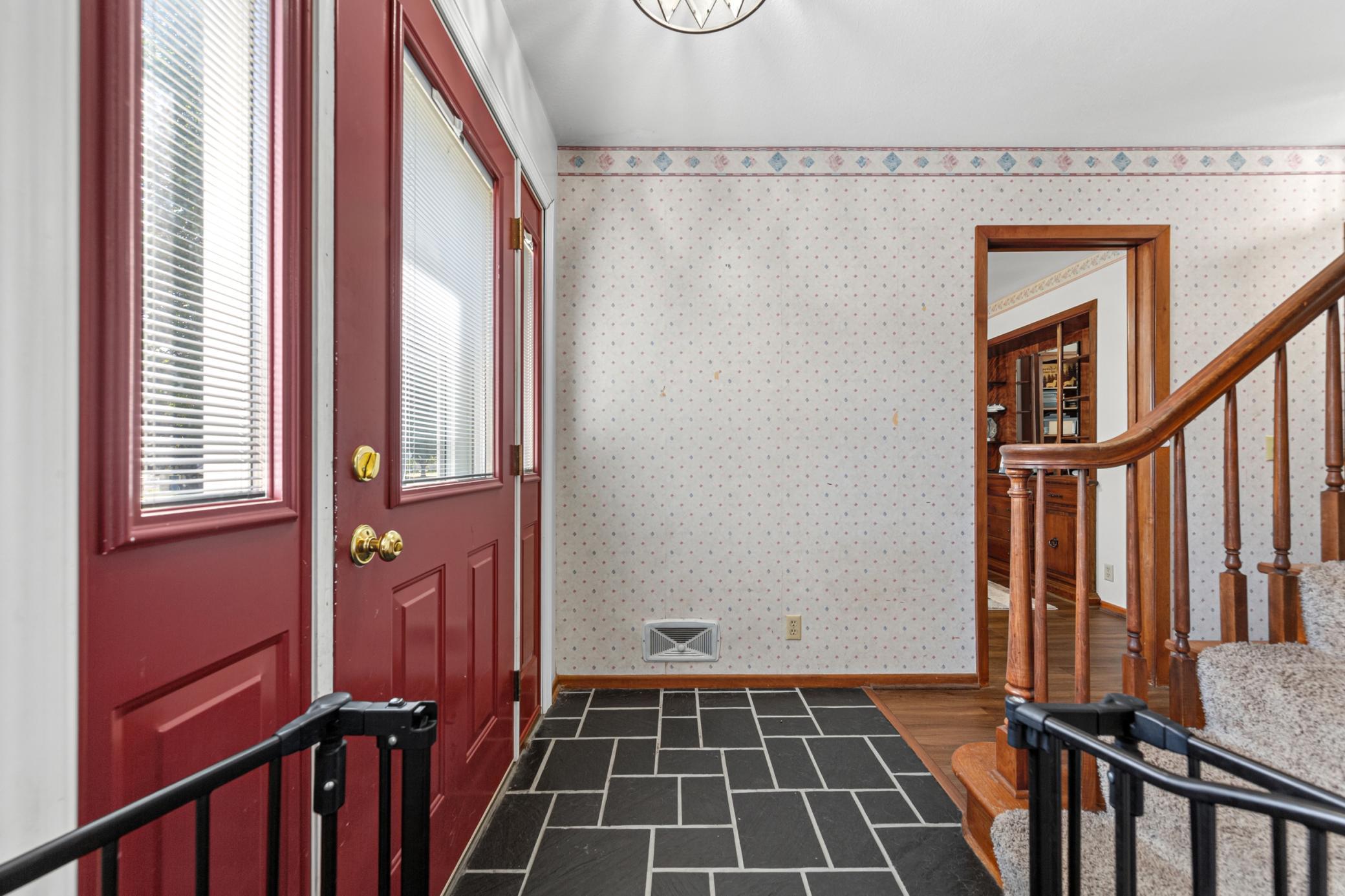 5 entry_foyer.jpg