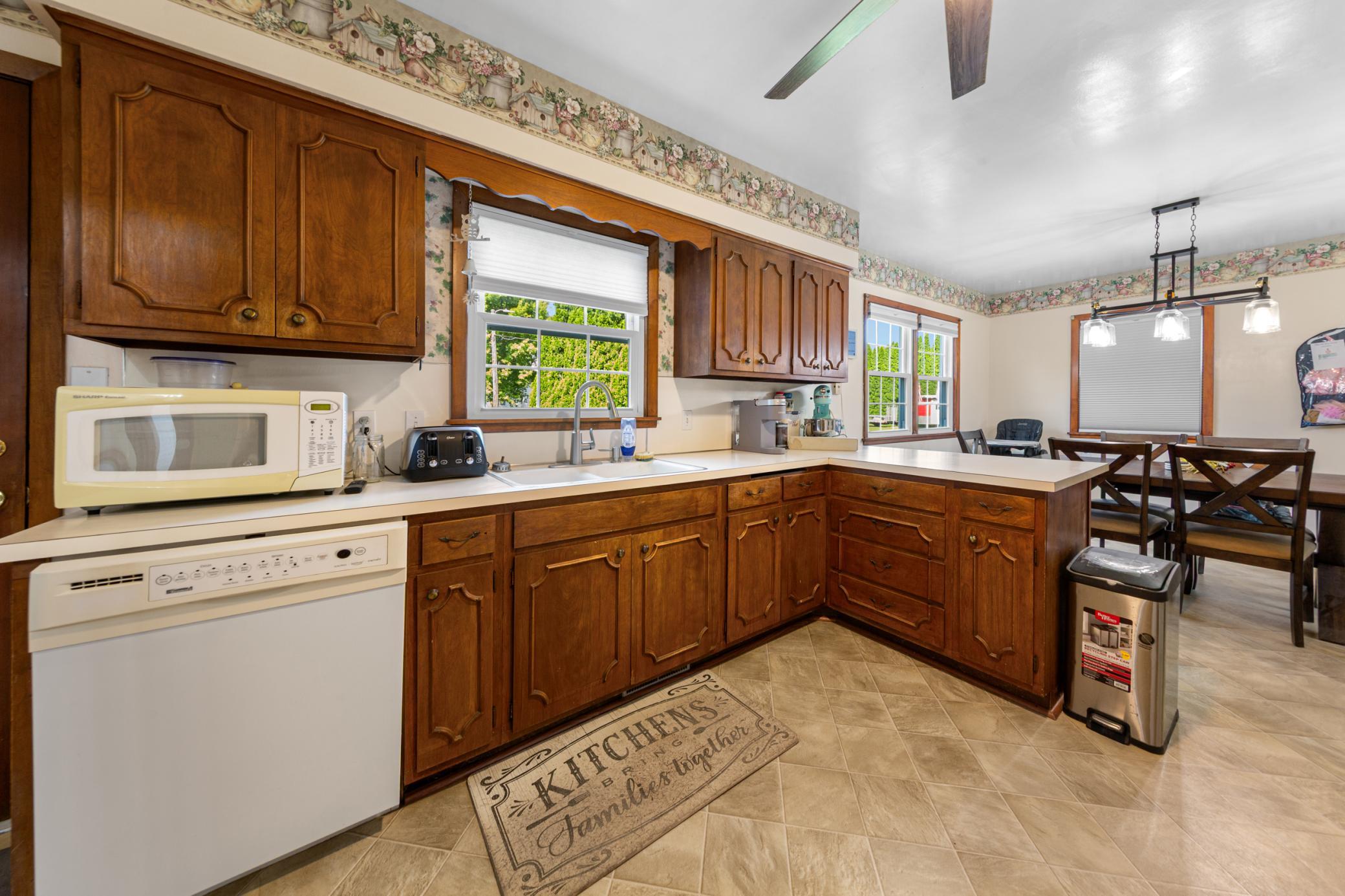 14 kitchen.jpg