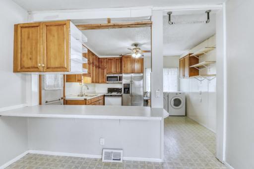 Kitchen1_0.JPG