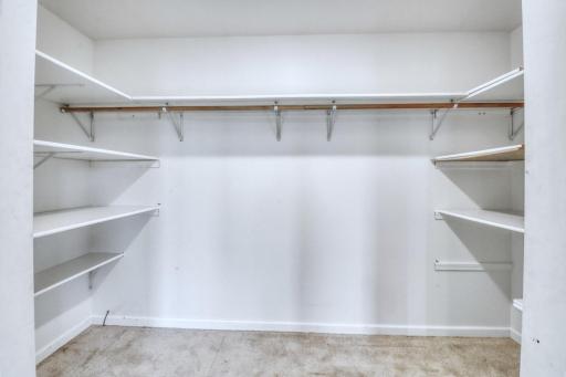 Primarycloset1_1.JPG