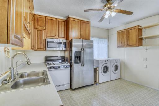Kitchen1_4.JPG