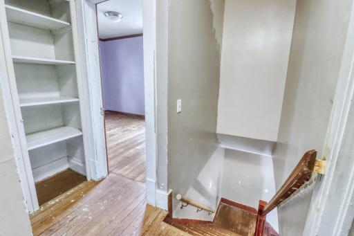 UpstairsLanding1_1.JPG