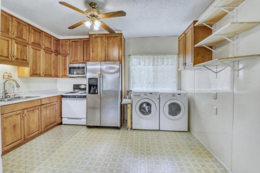 Kitchen1_1.JPG