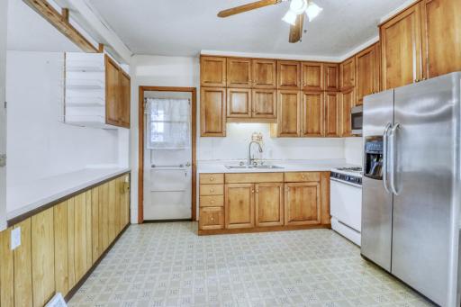 Kitchen1_2.JPG