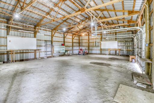 Garage_interior1_1.JPG