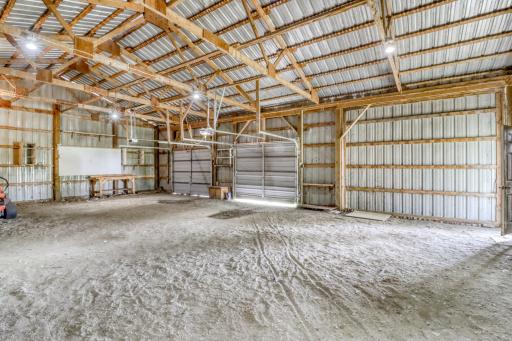 Garage_interior1_2.JPG