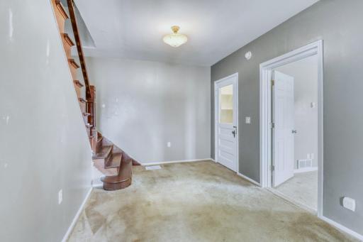 Livingroom1_4.JPG