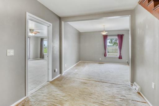 Livingroom1_.JPG
