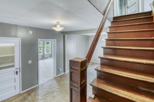 Stairway1_1.JPG