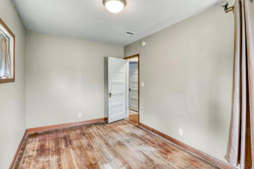 Upstairs Bedroom3_2.JPG