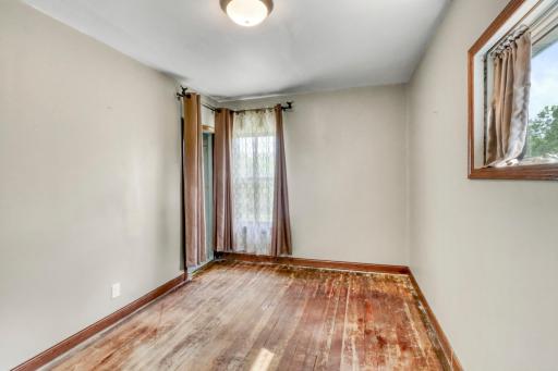 Upstairs Bedroom3_1.JPG