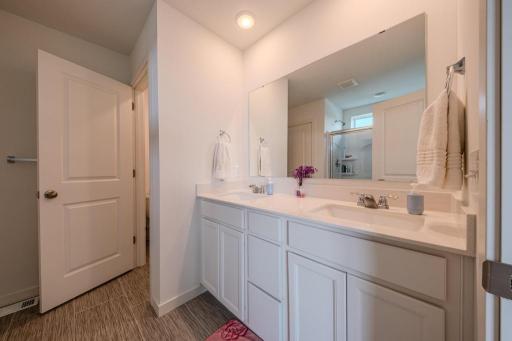 6254 Highland Hills Lane S, Cottage Grove, MN 55016