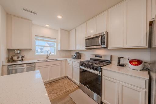 6254 Highland Hills Lane S, Cottage Grove, MN 55016