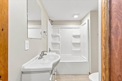full bath-main level.jpg