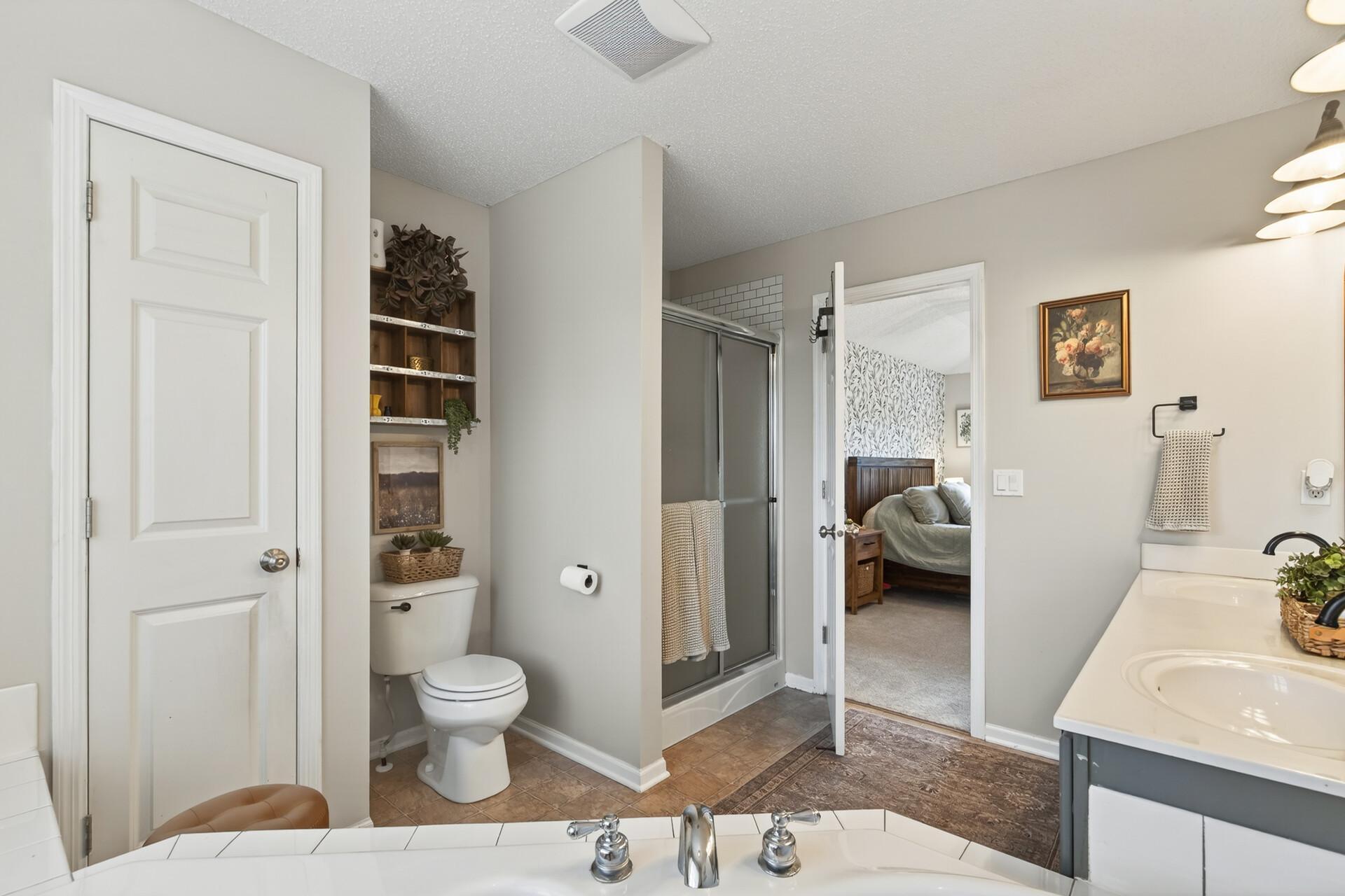 Primary Bathroom En-suite