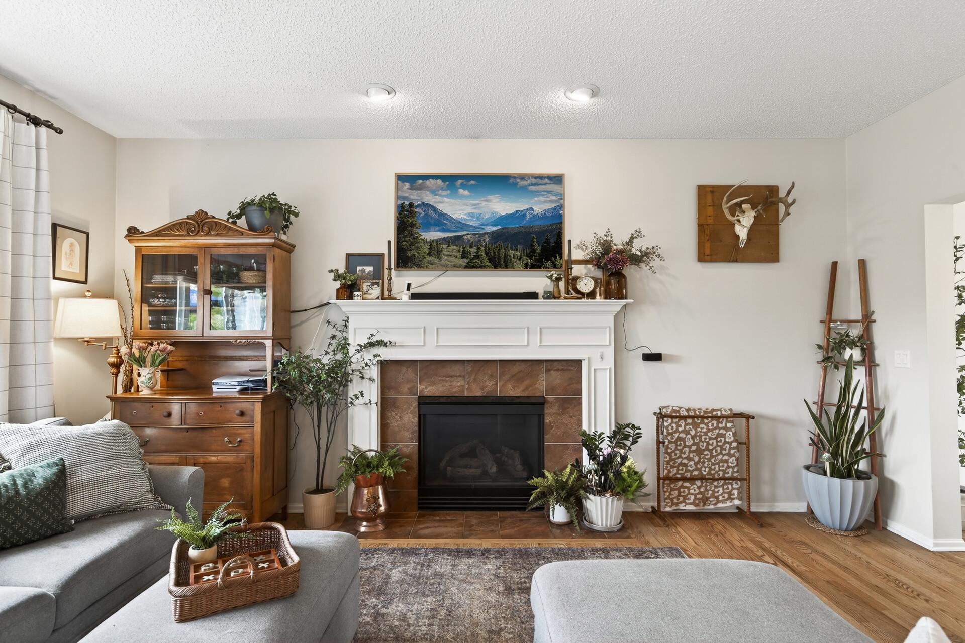 Gas Fireplace with Tile Surround and Mantel