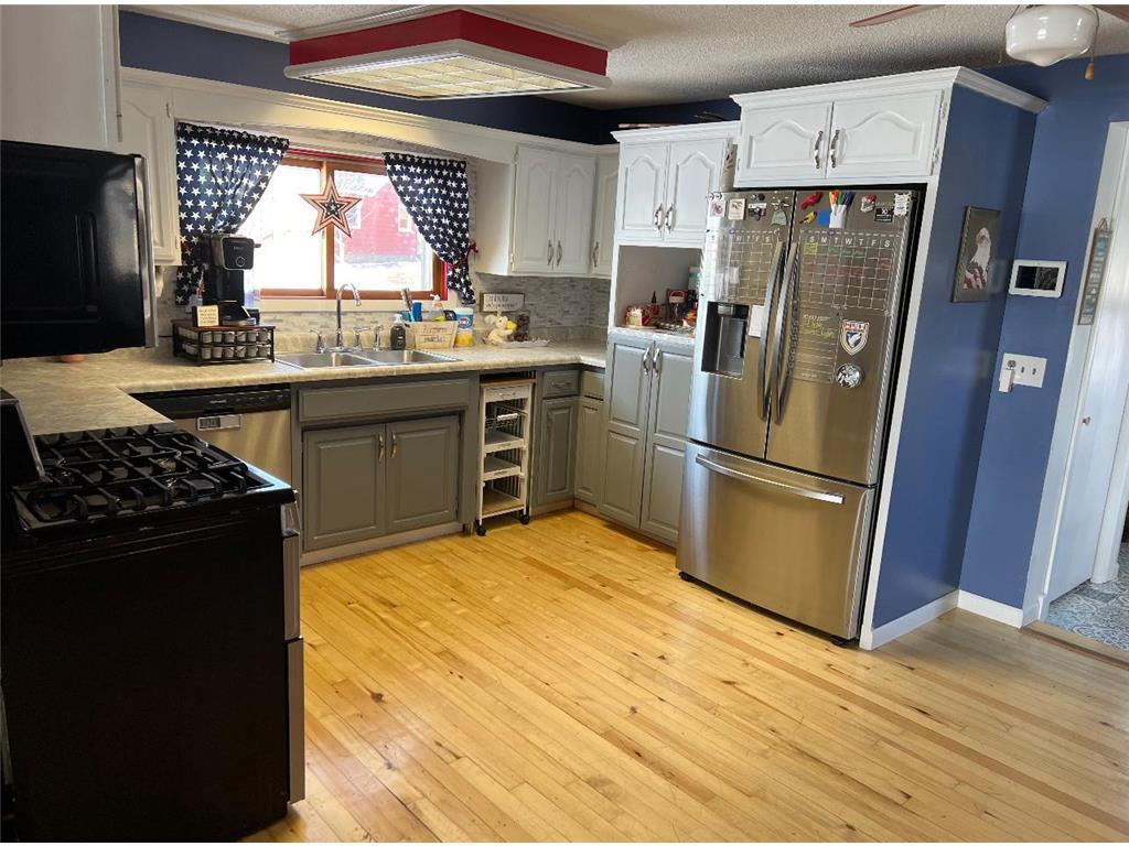 Lakehouse kitchen