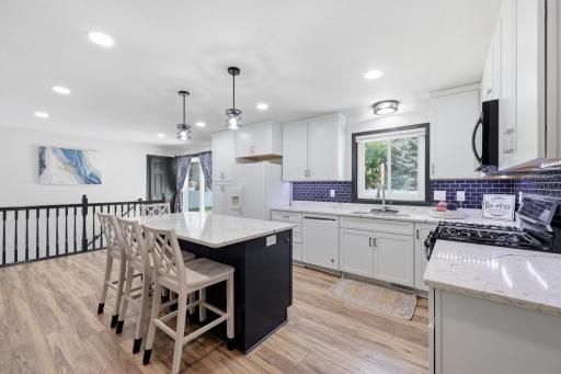 636 Shady Creek Circle, Winsted, MN 55395