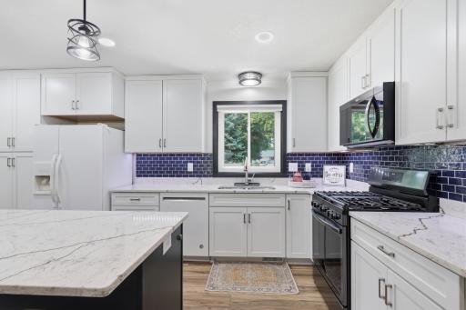 636 Shady Creek Circle, Winsted, MN 55395