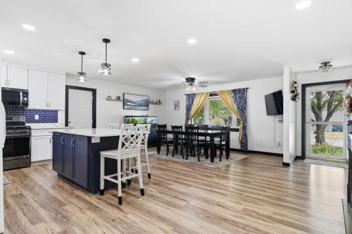 636 Shady Creek Circle, Winsted, MN 55395