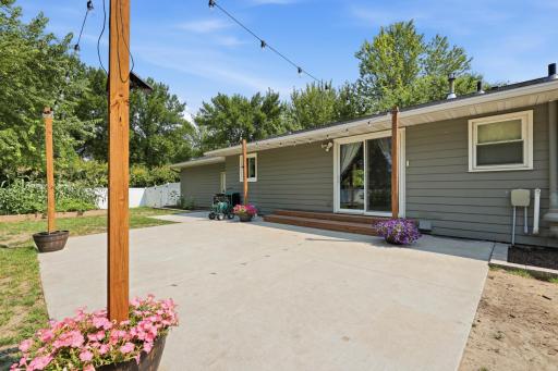 636 Shady Creek Circle, Winsted, MN 55395