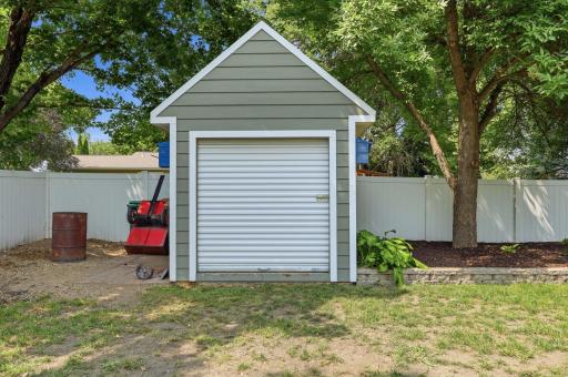636 Shady Creek Circle, Winsted, MN 55395