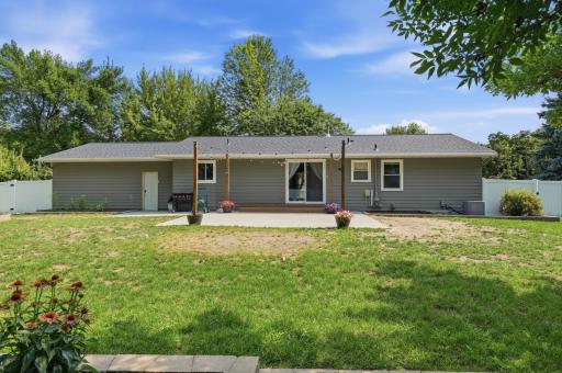 636 Shady Creek Circle, Winsted, MN 55395