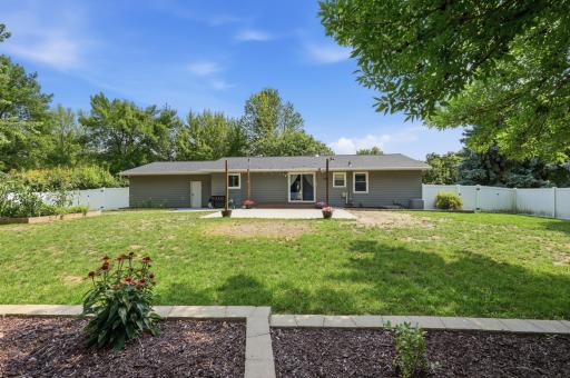 636 Shady Creek Circle, Winsted, MN 55395