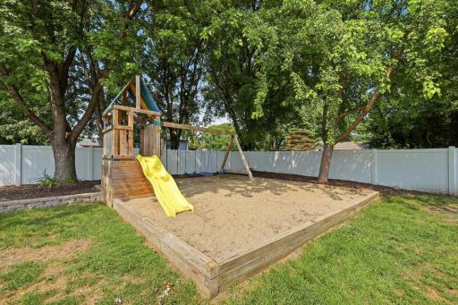 636 Shady Creek Circle, Winsted, MN 55395