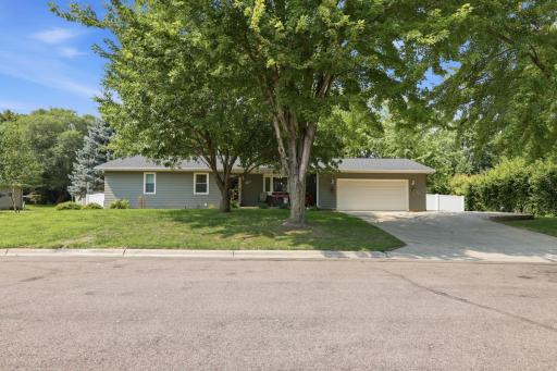 636 Shady Creek Circle, Winsted, MN 55395