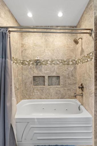 60-web-or-mls-11100 Schoolcraft Rd-60.jpg