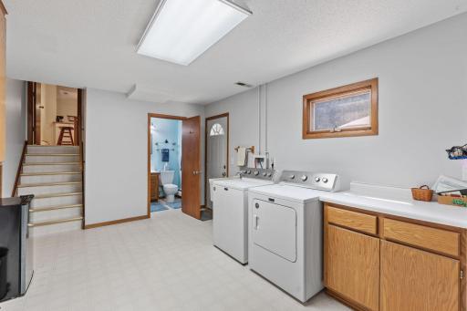 47-web-or-mls-11100 Schoolcraft Rd-47.jpg