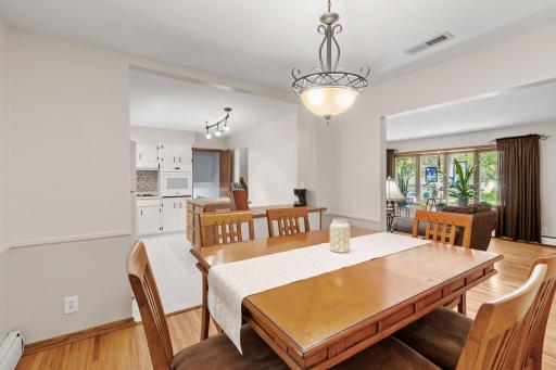 37-web-or-mls-11100 Schoolcraft Rd-37.jpg