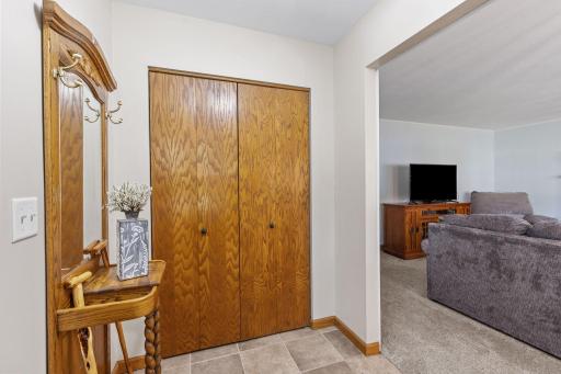 25-web-or-mls-11100 Schoolcraft Rd-25.jpg