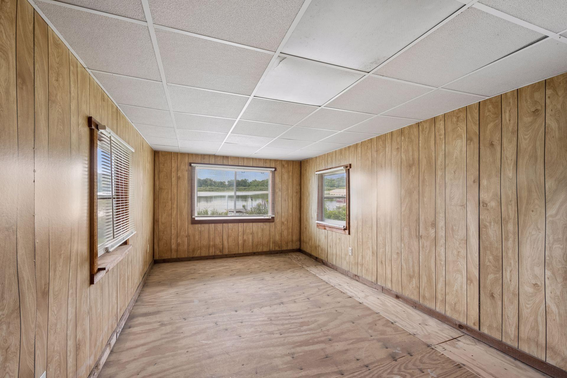 Former Boathouse offers additional flex space
