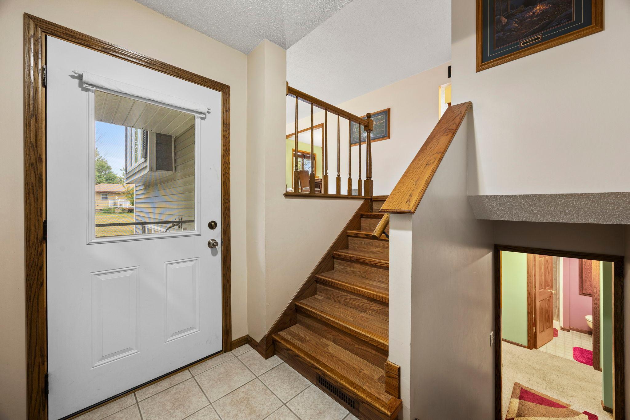 Spacious entry with closet