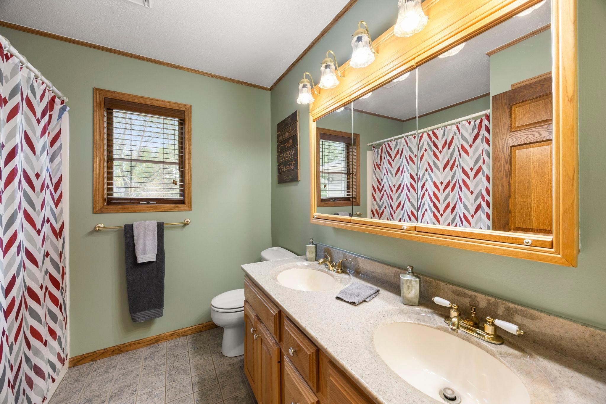 Double vanity with medicine cabinet