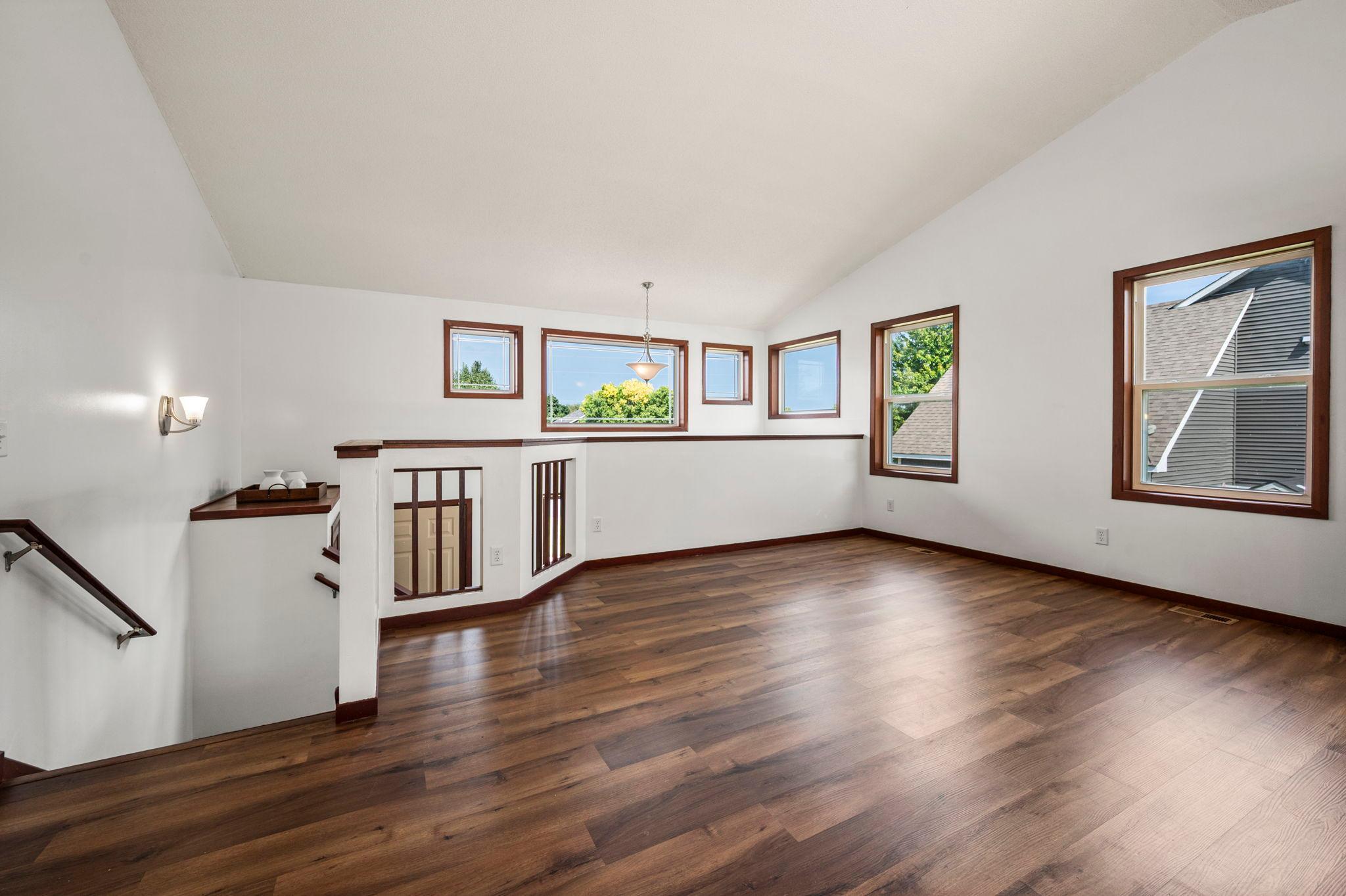 The adjoining living room is spacious and airy.