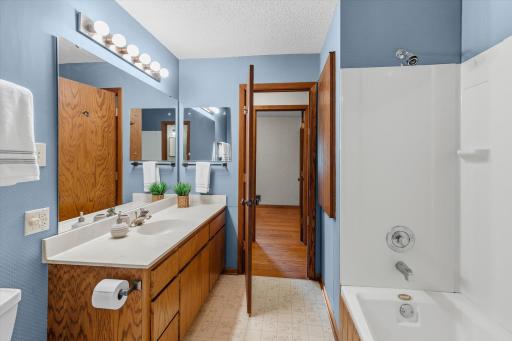 1200 Hallam Avenue N, Mahtomedi, MN 55115