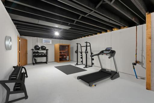 9068 Rice Lake Road, Maple Grove, MN 55369