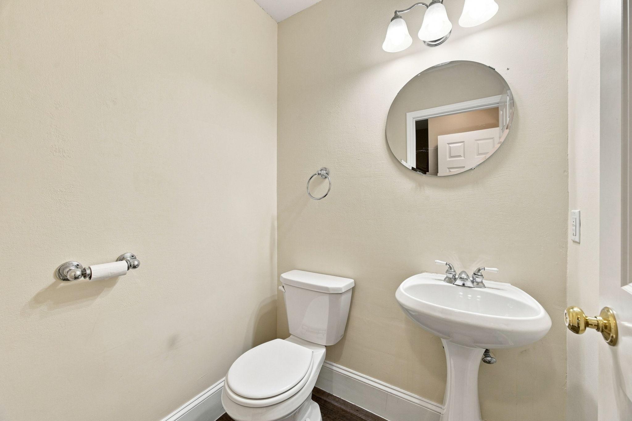 Main 1/2 Bath
