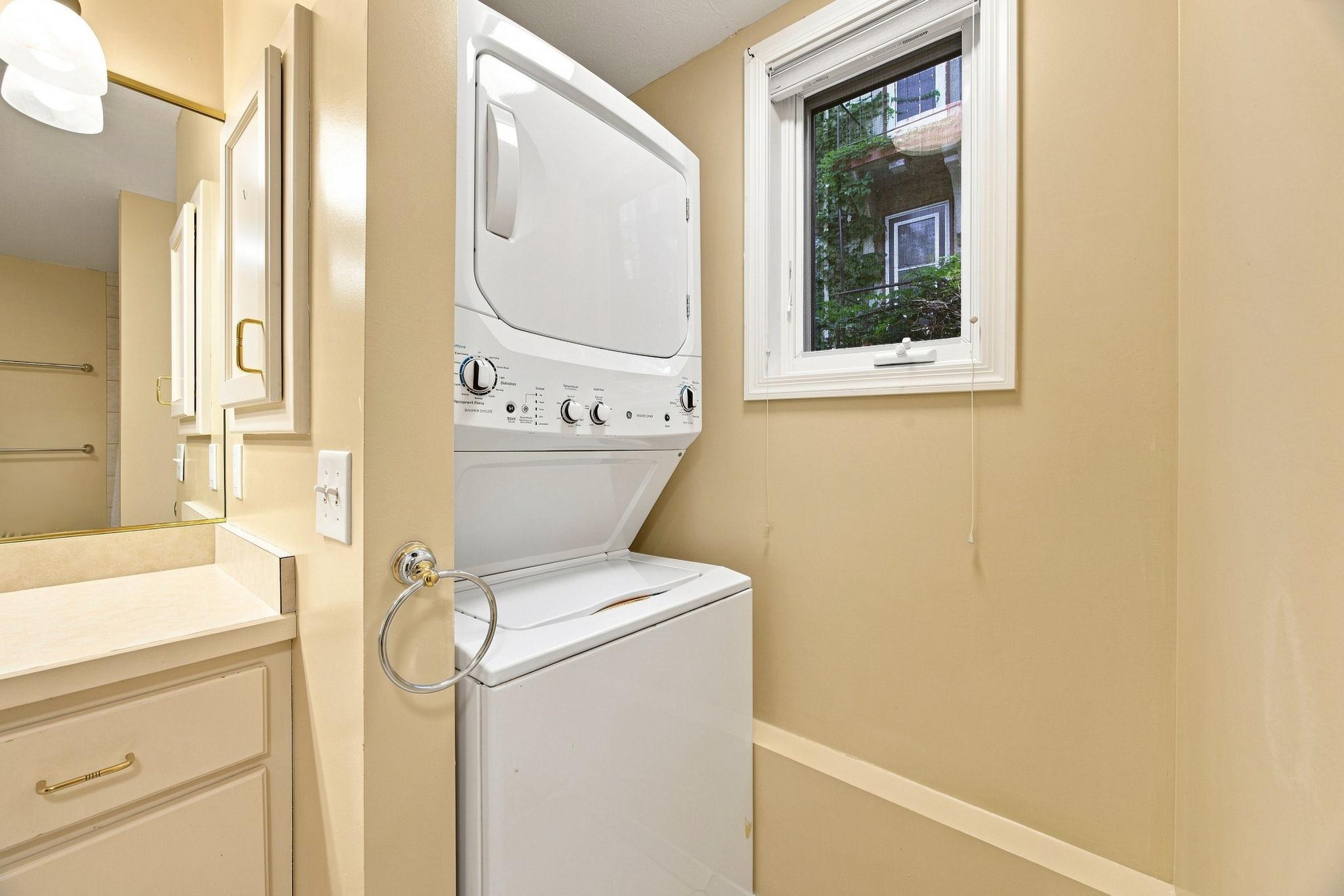 Inlaw stacked washer/dryer