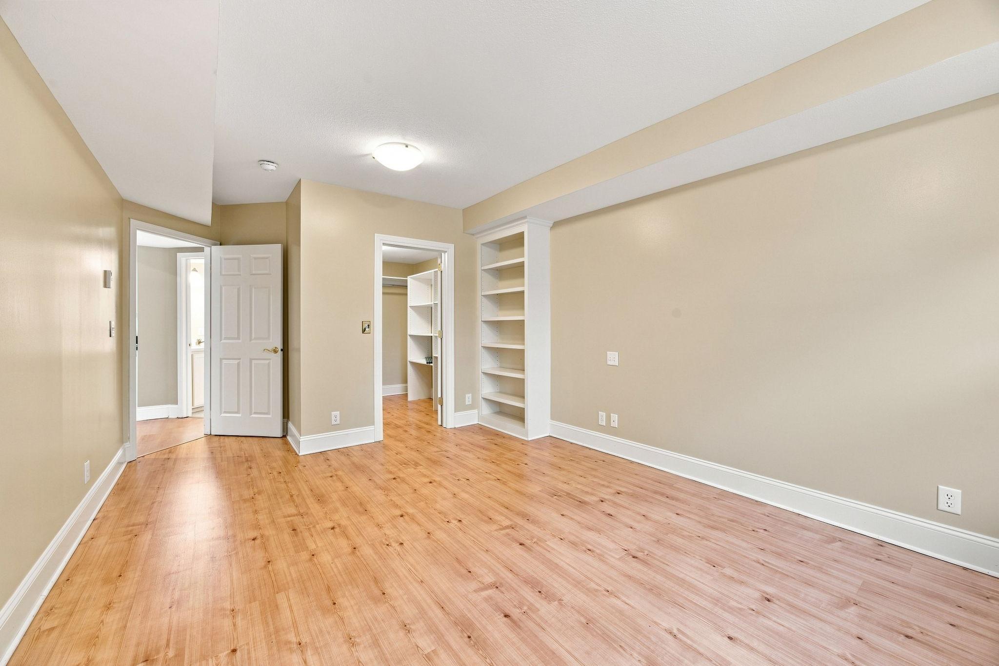 Inlaw w/walk in closet