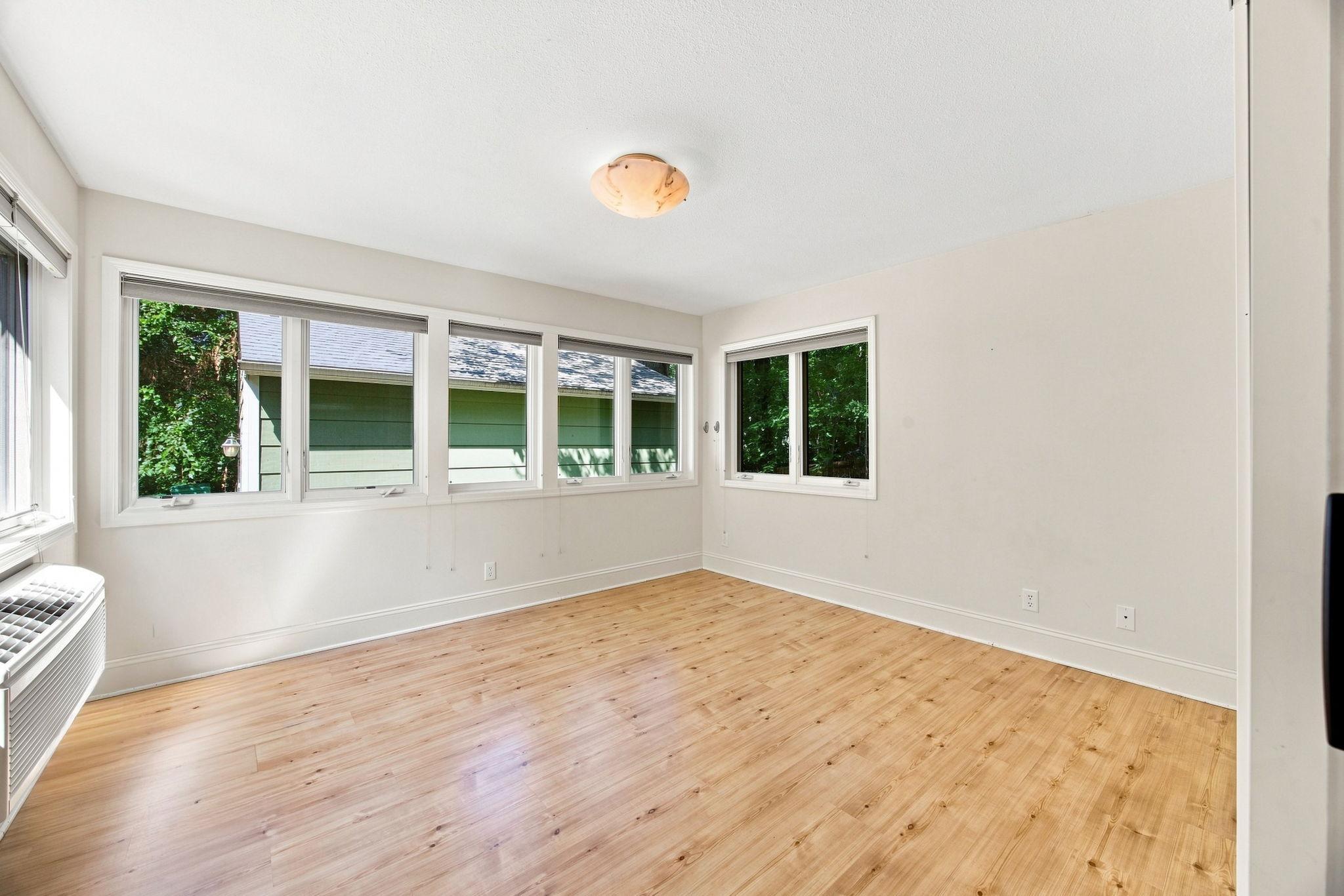 20-web-or-mls-3900 W 47th St-10.jpg