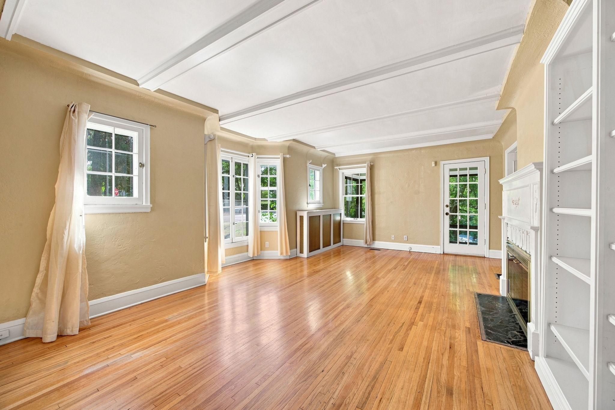 Main Living room w/Fireplace