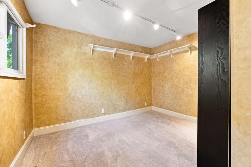 3900 W 47th Street, Edina, MN 55424