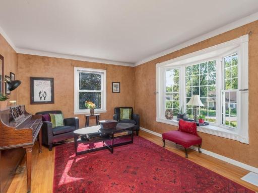Big picture window, south facing, HW floors, crown molding!